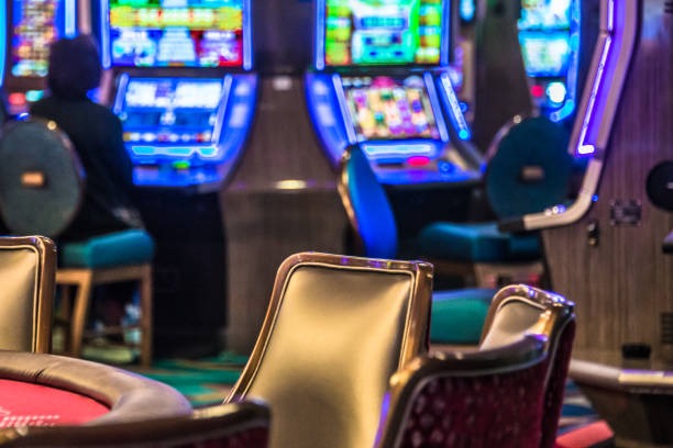 mamen4d mobile app interface showing live-dealer tables and sportsbook navigation on smartphone screen